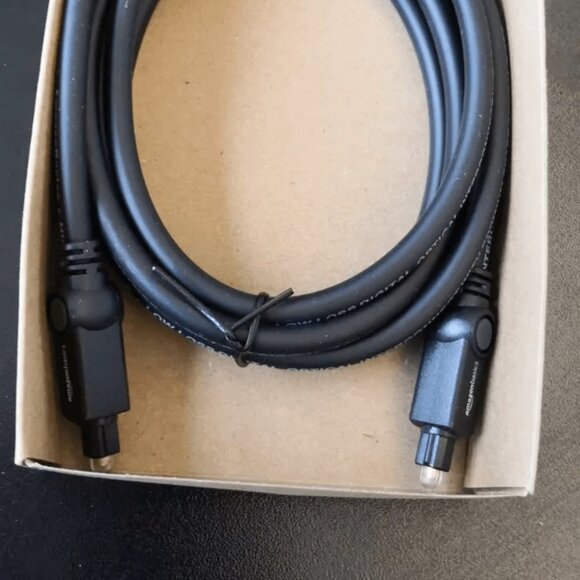 AmazonBasics Digital Optical Audio Toslink Cable - 6 Feet (1.8 Meters) - Picture 5 of 5